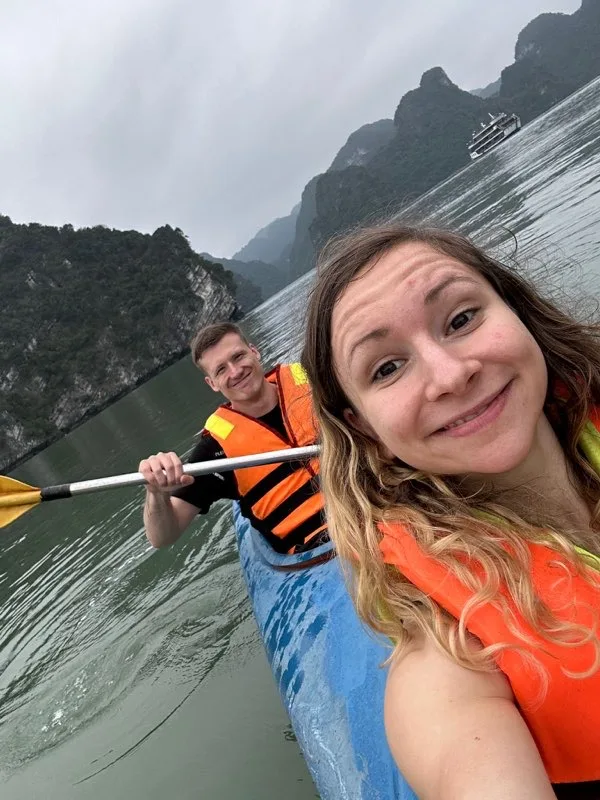 Sophie und Tobi im Kajak